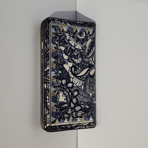 Sakroots Handbags - Sakroots Elegant Blue and White Women's Wallet